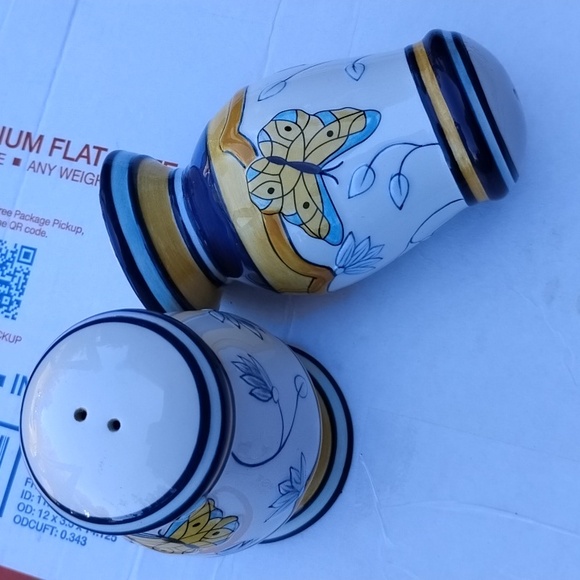 Fitz and Floyd English Garden Salt and Pepper Set, yellow &Blue - Picture 3 of 6